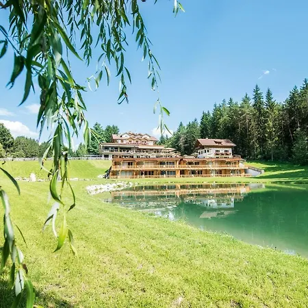Weiher Hotel Falzes